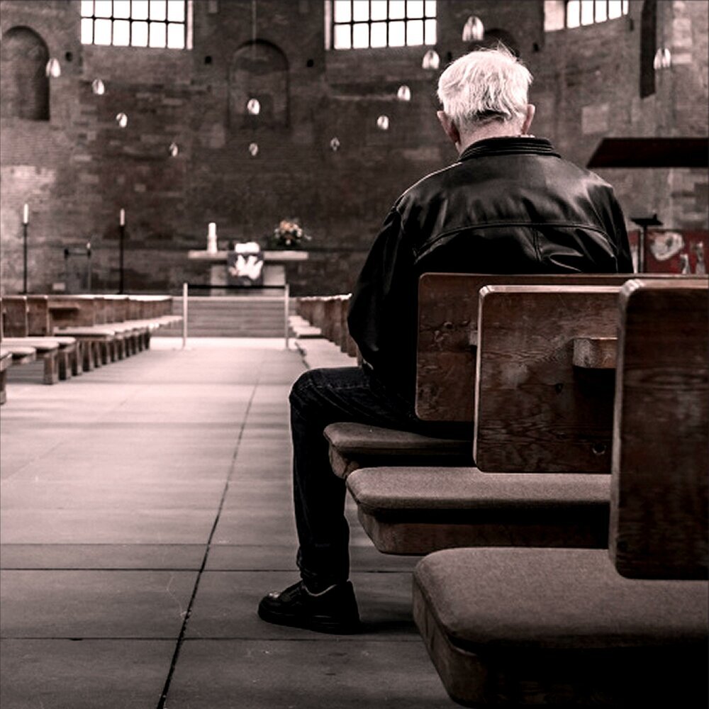 Зачем мы идём в храм, если есть дела и поважнее? Скучно ведь в храме без Бога. Изображение из сети интернет и в свободном доступе