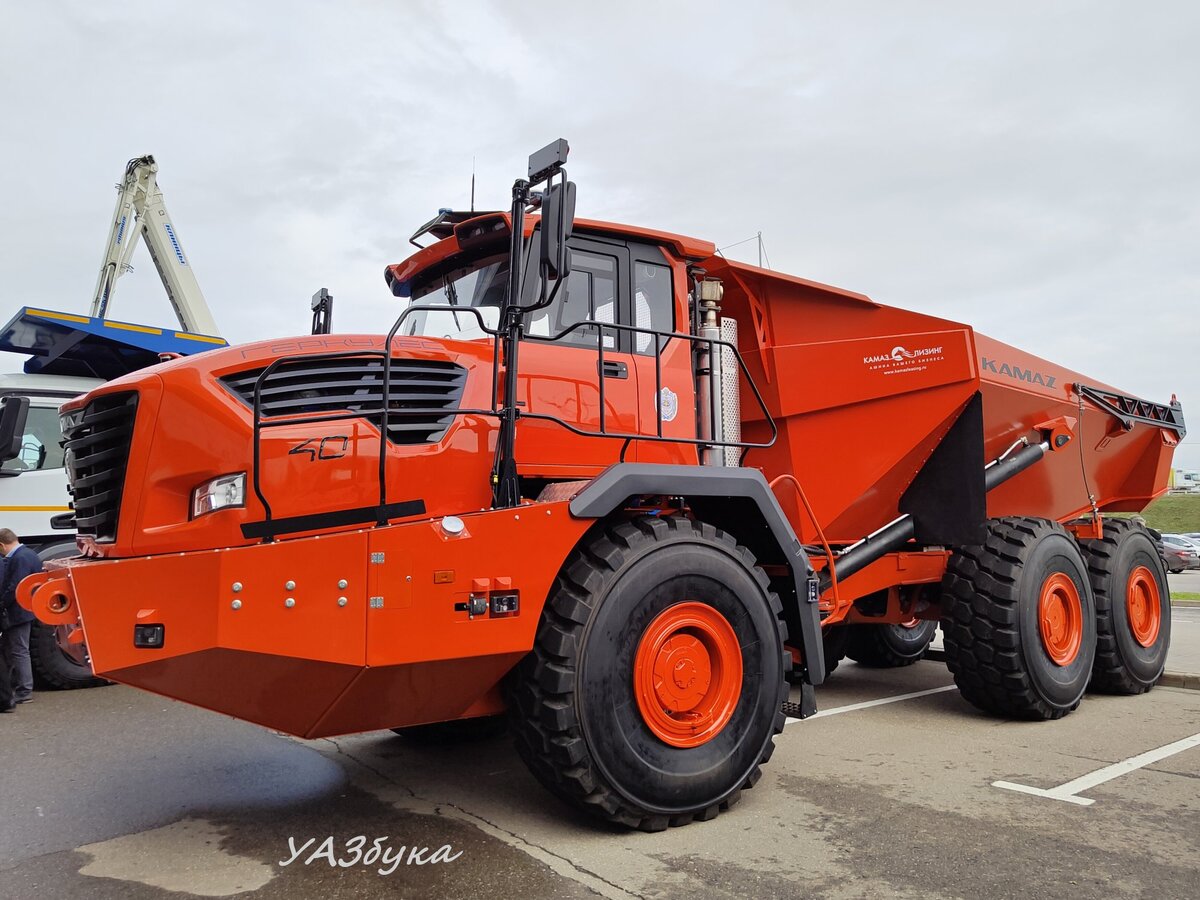 Карьерный самосвал КАМАЗ-6561