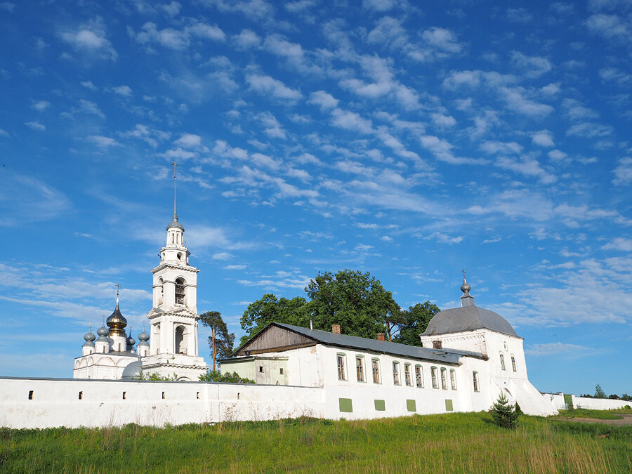 Свято-Николо-Тихонов-Лухский монастырь.