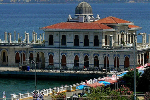 Причал, превращенный в кафе