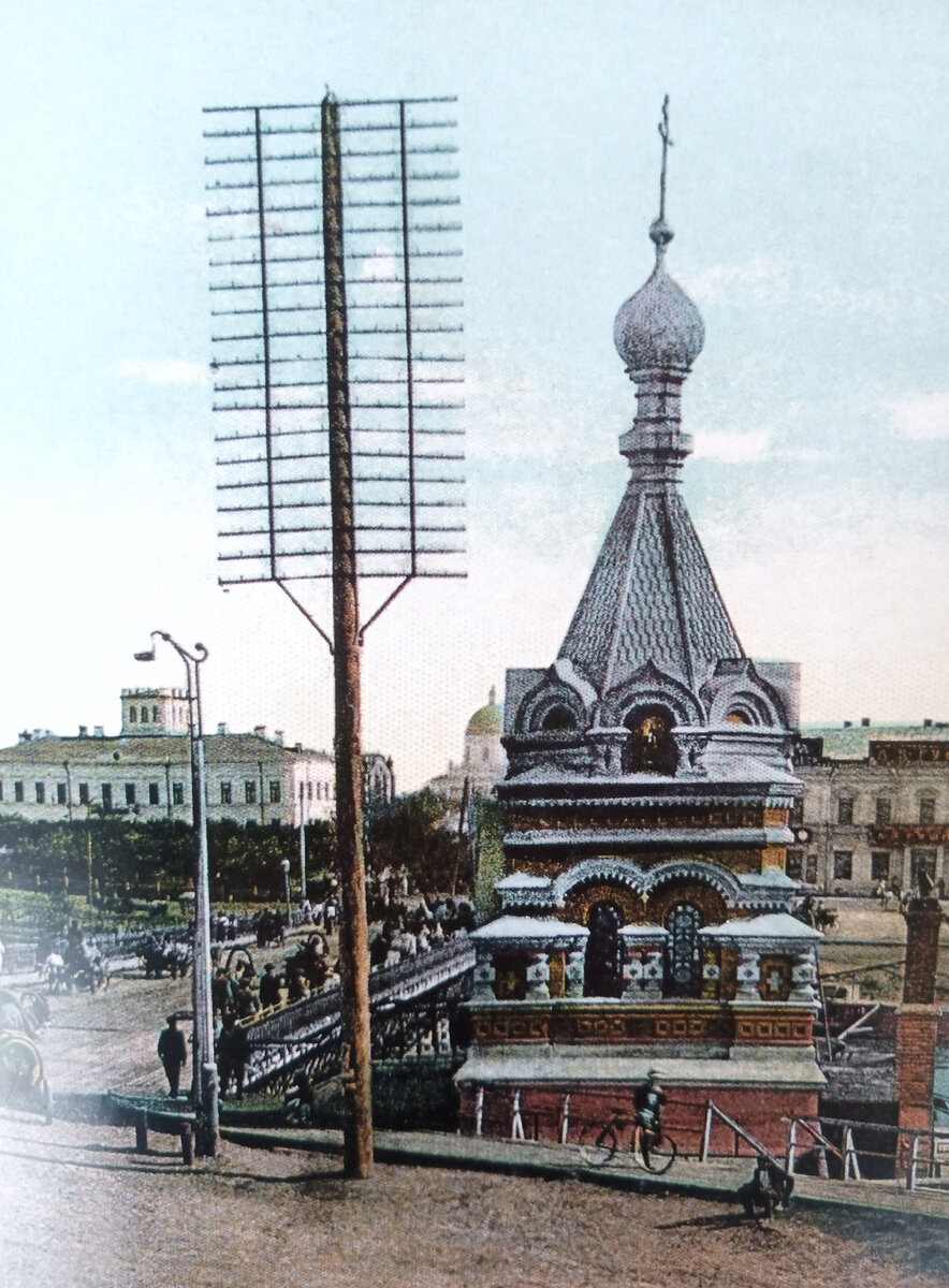 Часовня на театральной площади Саратов