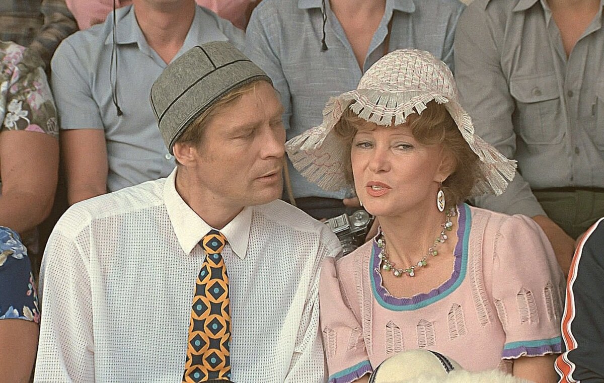 Кадр из фильма “Любовь и голуби” (1984). Скриншот.