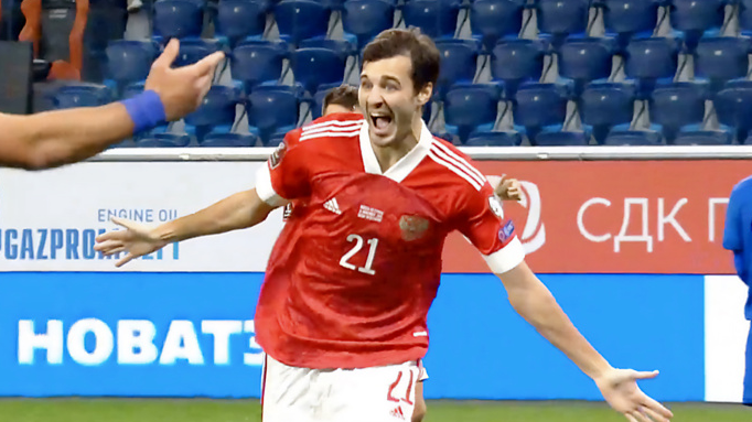 А.Ерохин открывает счет в матче с Кипром. Фото из интернета.