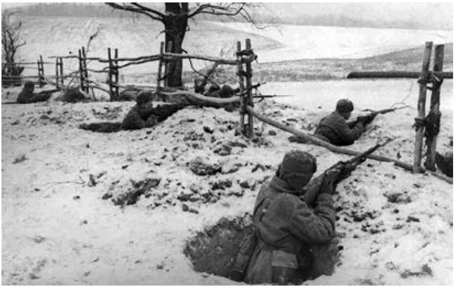 Советская пехота на оборонительных позициях. Источник: Великая Отечественная война. В 12 т. Т. 3. С. 82. 2012. 