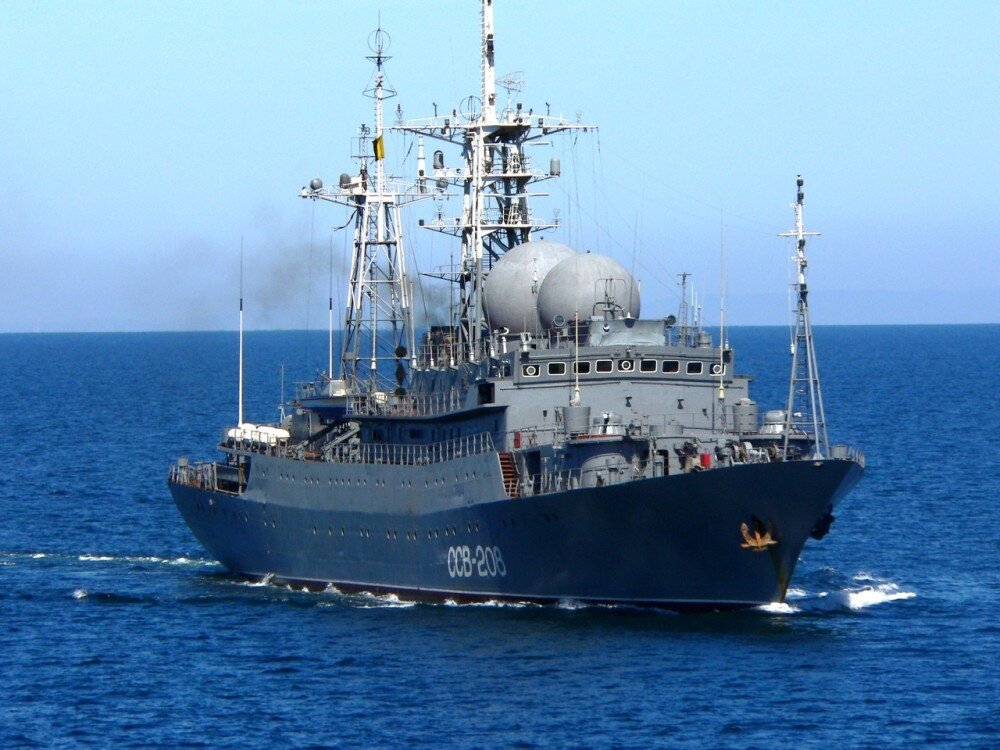 Корабль "Карелия" ВМФ России у берегов о. Кауаи вызвал панику США. 