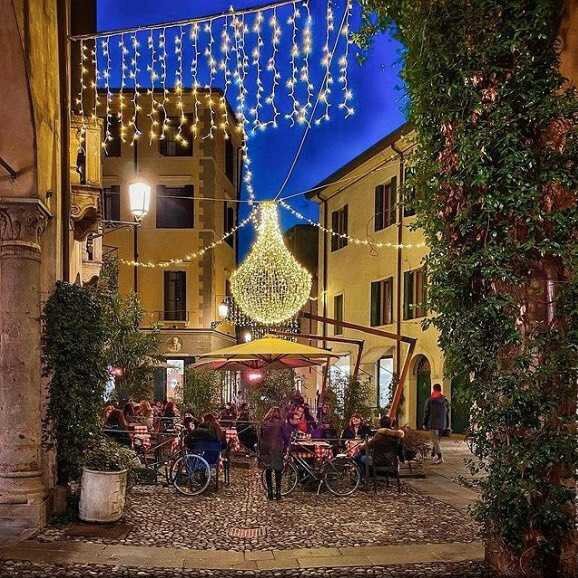 Украшенные улочки старого центра Падуи