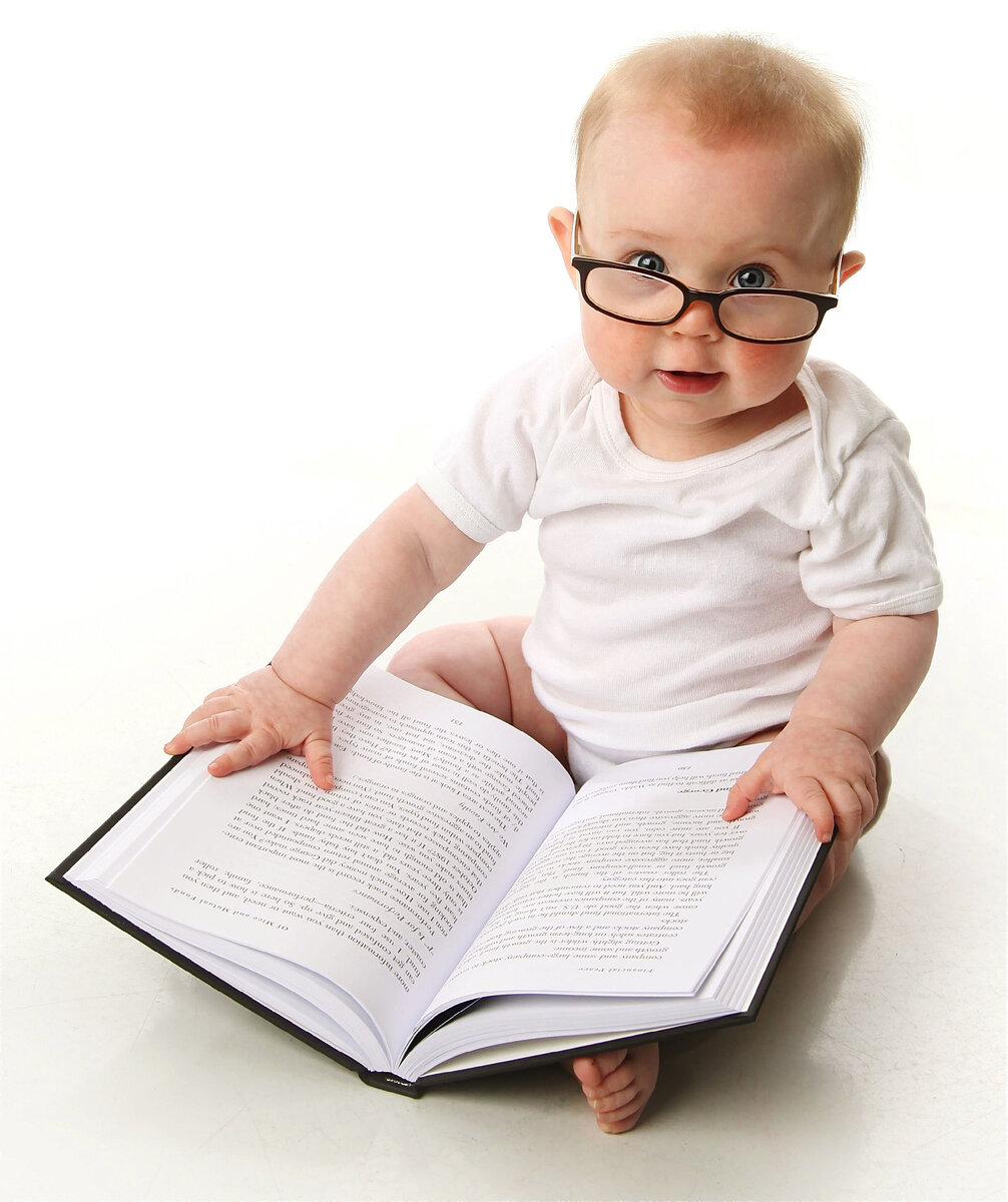 Baby reading. Книжки для малышей. Ребенок развивается. Умный малыш. Маленькие дети развиваются.