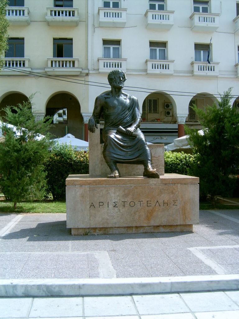 Памятник Аристотелю на одноименной площади