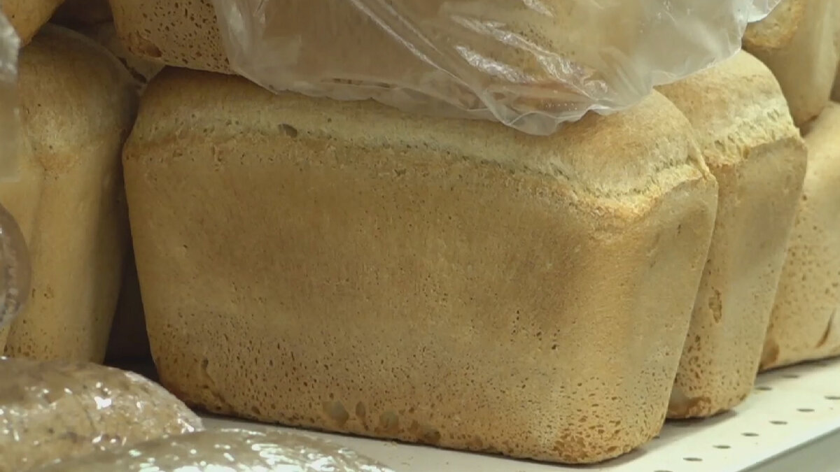 Батон хлеба подорожал на 3 рубля. Хлеб Семиреченский. Социальный хлеб. Хлеб новый. Хлеб Павлодарский.