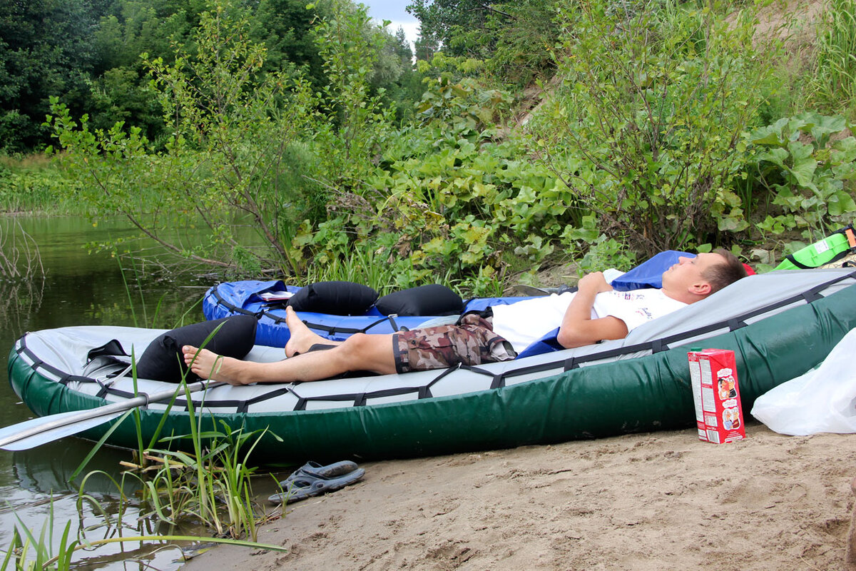 На привале на байдарке Тритон-2