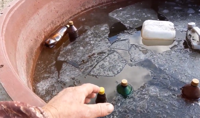 Заполнение водой. Чтобы бочку не разорвало зимой. Отбор воды из бочки. Чтобы не разорвало бак с водой зимой. Чтобы емкость не разорвало зимой.