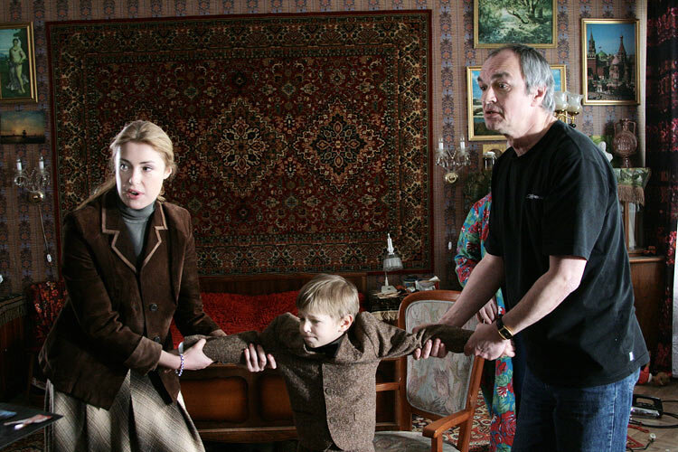 Кадр из фильма "Похороните меня за плинтусом", 2008 г., econet.ru