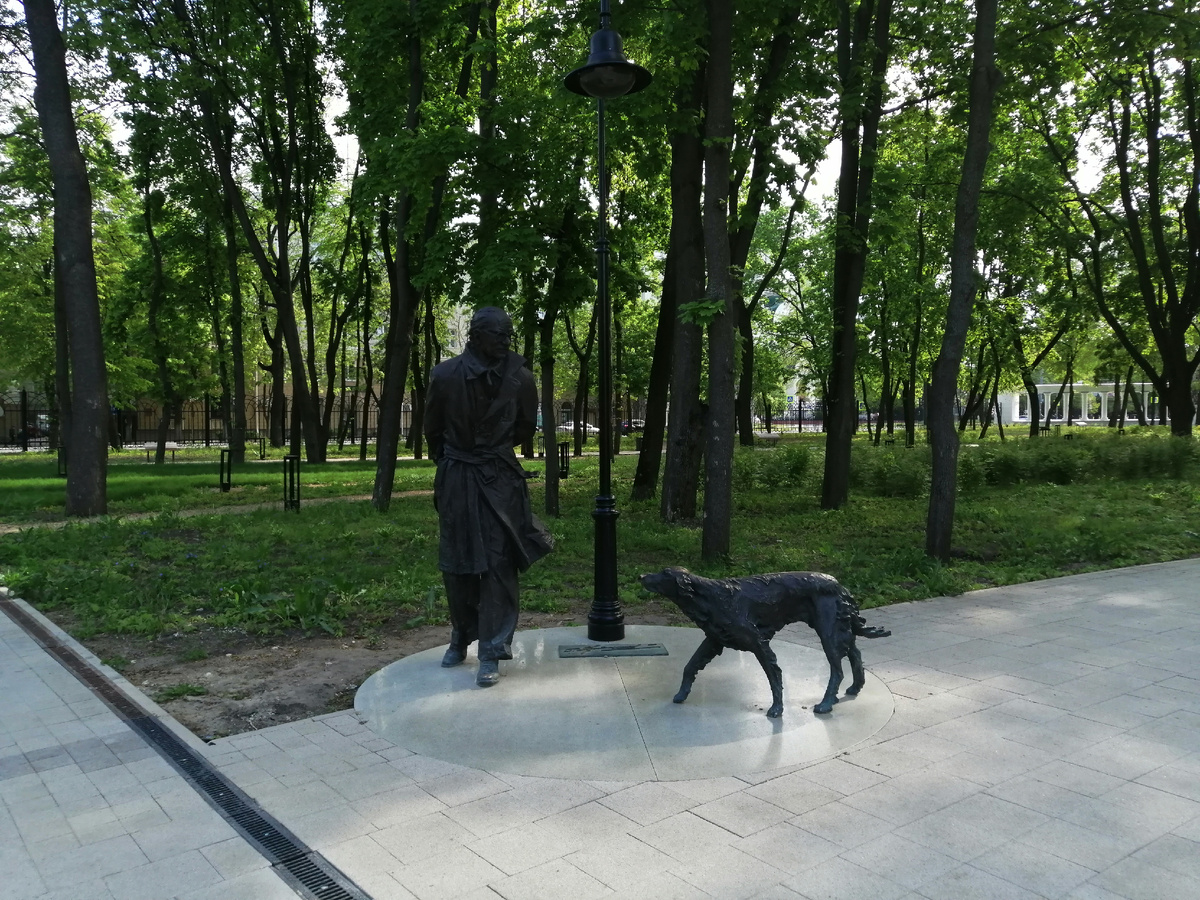 Памятник Троепольскому в парке Орленок