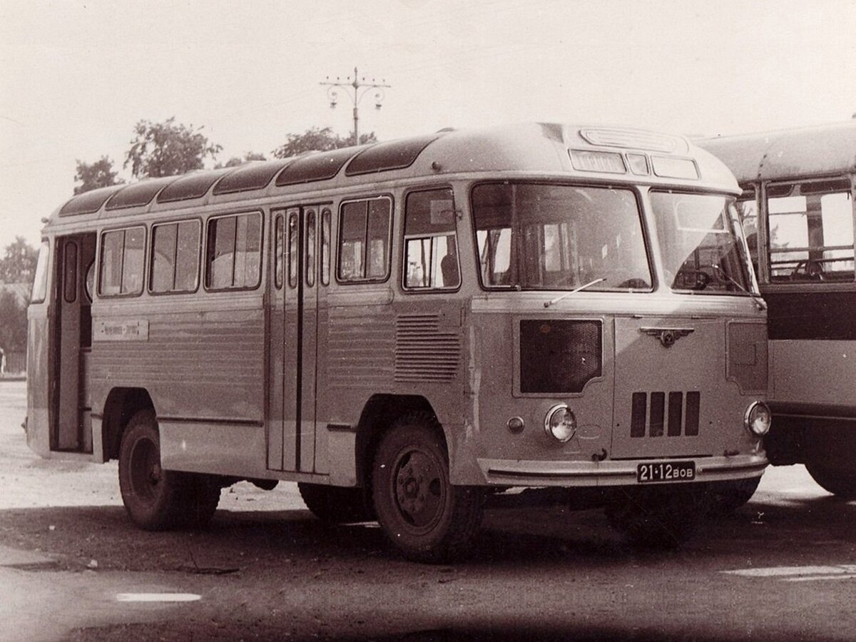 Советские автобусы крыма. ПАЗ-652 автобус. Советские автобусы ПАЗ 652. ПАЗ-652 катафалк.