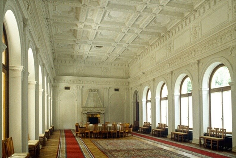 Парадная столовая Ливадийского дворца. Место проведения переговоров на Ялтинской конференции 1945 года.
