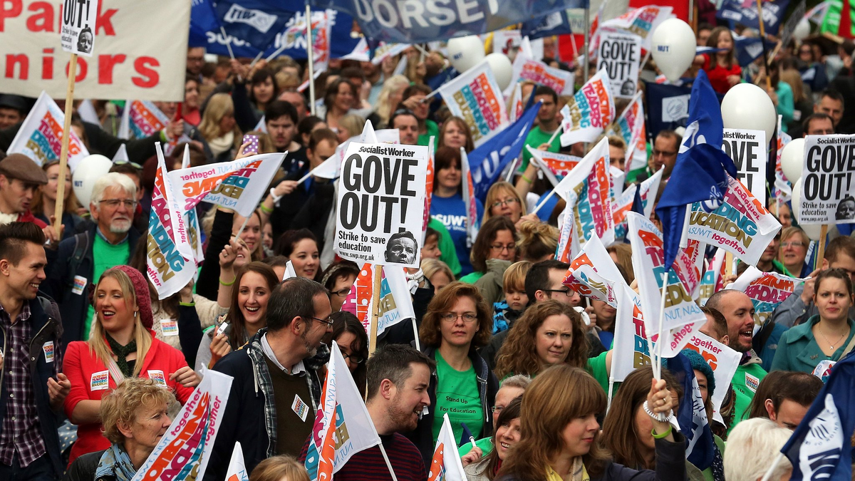 Забастовка учетилей в Великобритании. Иллюстрация, что британцы умеют бастовать. Фото BBC