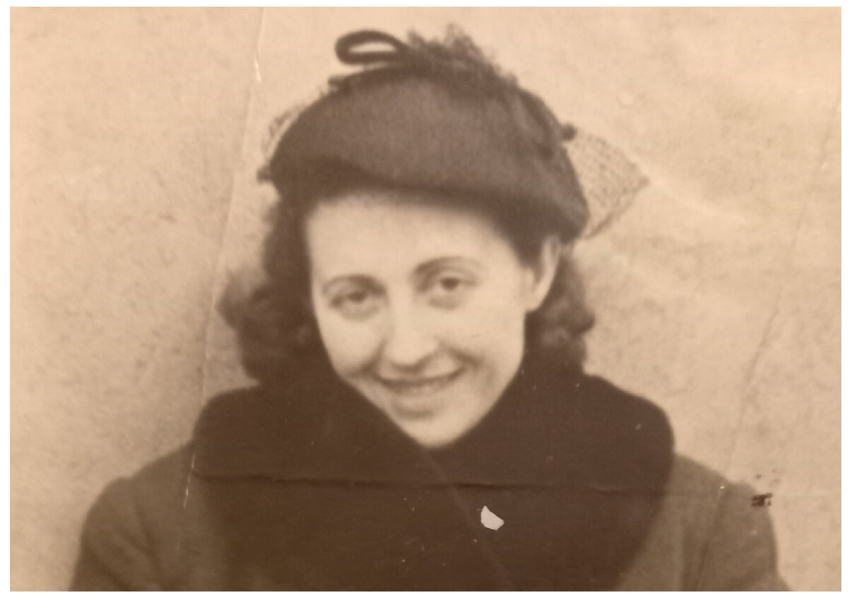 Моя бабушка в 1961 году. Меня ещё не было на свете.
