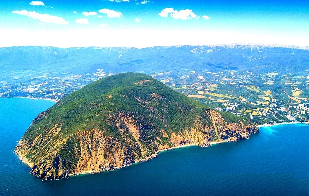 Айю-Даг. Вид с высоты птичьего полета. 