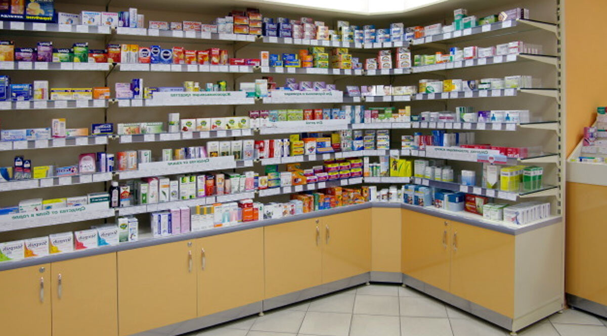 Аптека стеллажи с лекарствами