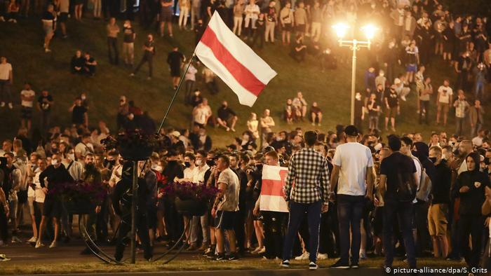 В ответ на это властями была проведена карательная операция с массовыми избиениями, уничтожением собственности и задержаниями, в том числе мирных жителей, детей, журналистов, медиков. Есть свидетельства об издевательствах и пытках людей после задержаний. В результате, по состоянию на 15 августа, погибло два человека, более двухсот ранено, около сотни, по словам близких, пропали без вести.