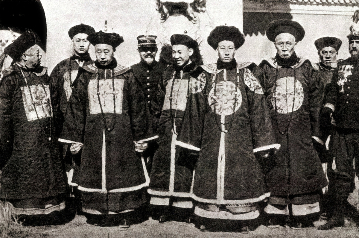 Императора Китая с вельможами