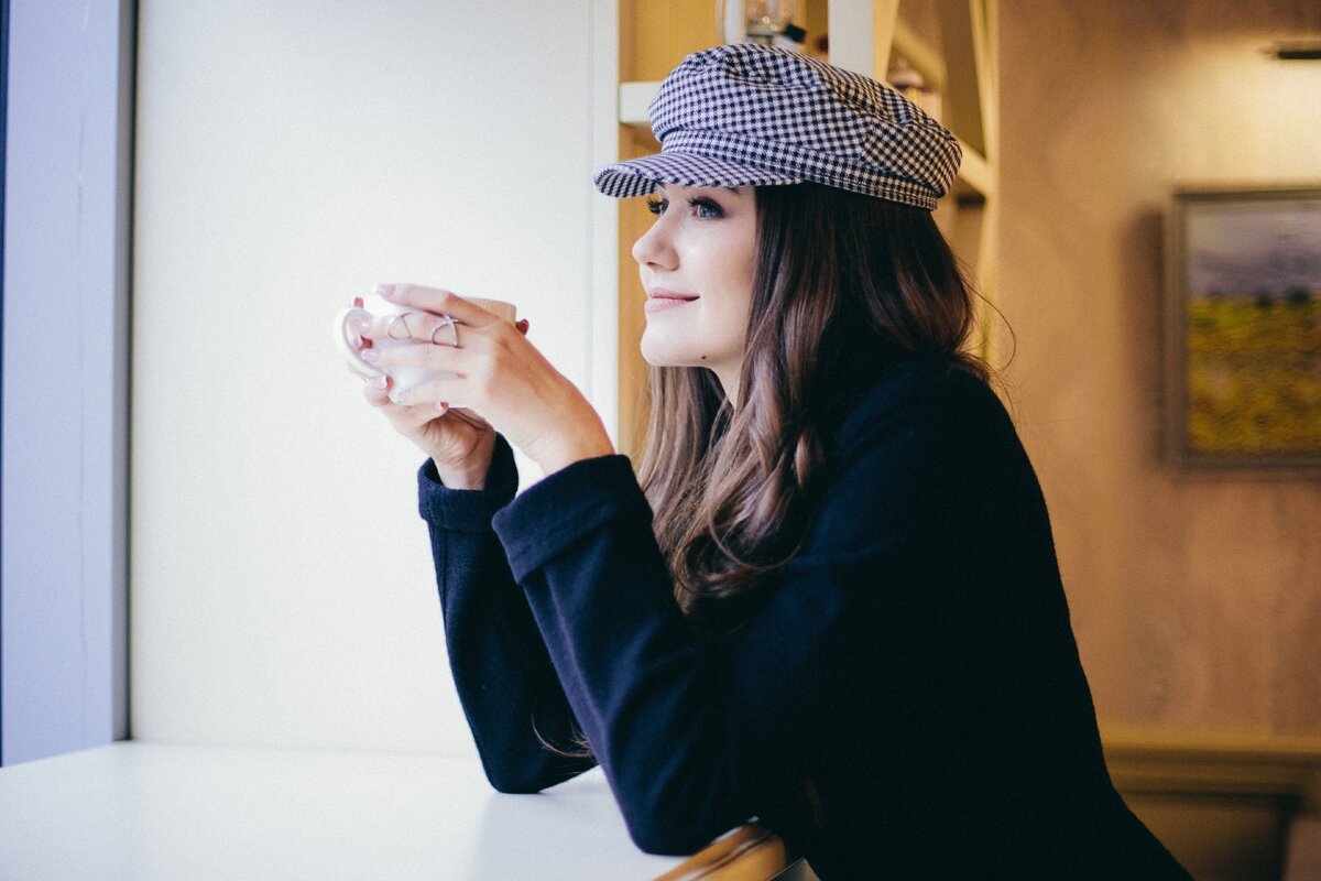 На фото Татьяна Петренко - автор канала YouTube "Девушка читает стихи / Татьяна Петренко"