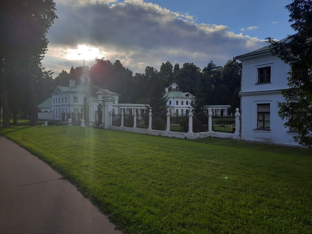 Середниково история. Фирсановка усадьба Середниково. Солнечногорск усадьба Середниково. Усадьба Лермонтова Середниково внутри. Усадьба Середниково Столыпин.