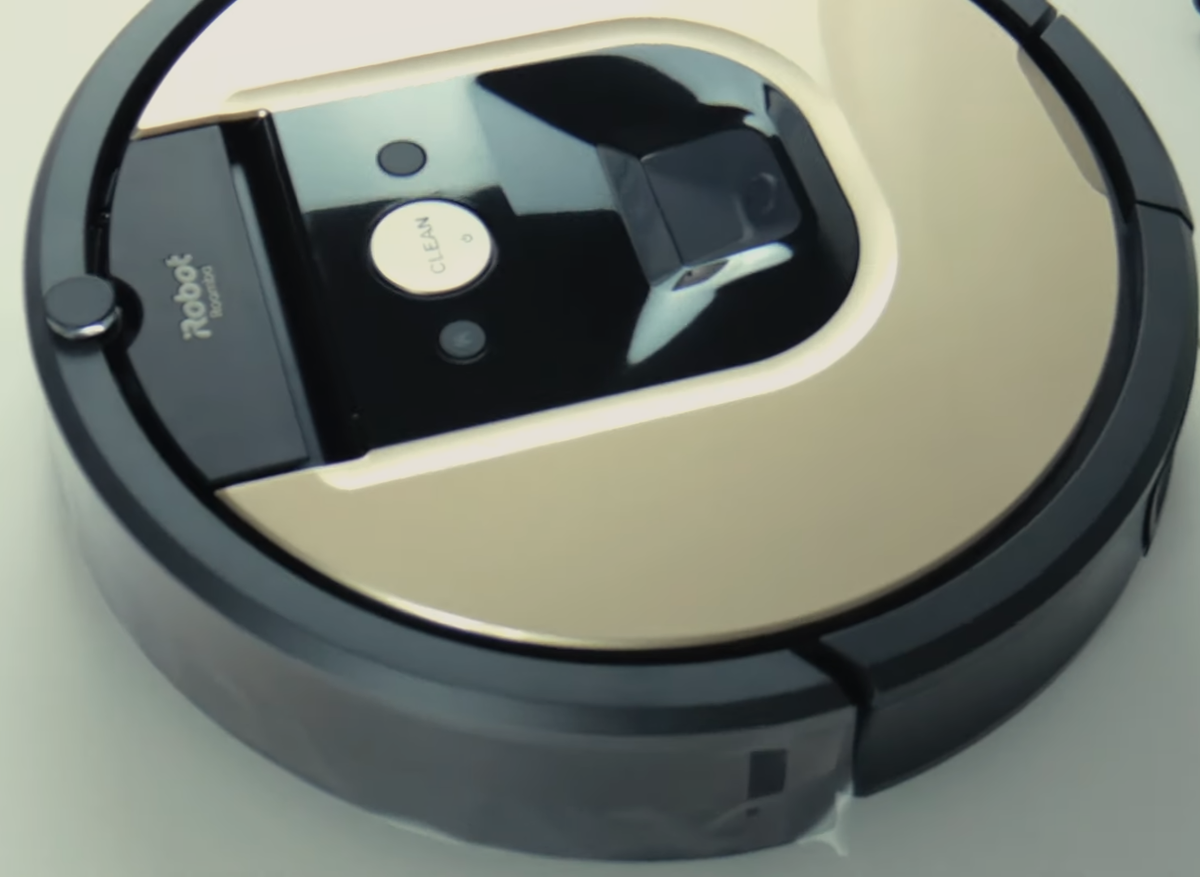 Общий внешний вид робота-пылесоса Roomba.