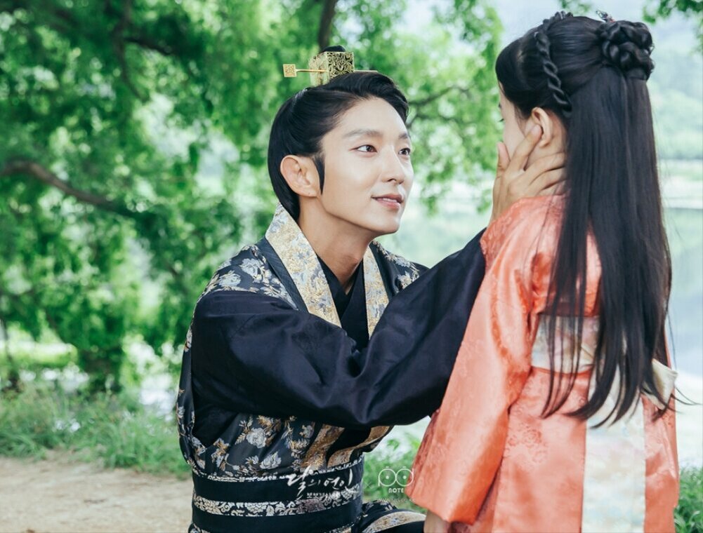 Великий правитель дорама. Moon lovers: Scarlet Heart Ryeo. Дорама Алые сердца корё 14 принц. Moon lovers Scarlet Heart Ryeo дорама. Алые сердца корё Хэ Су.