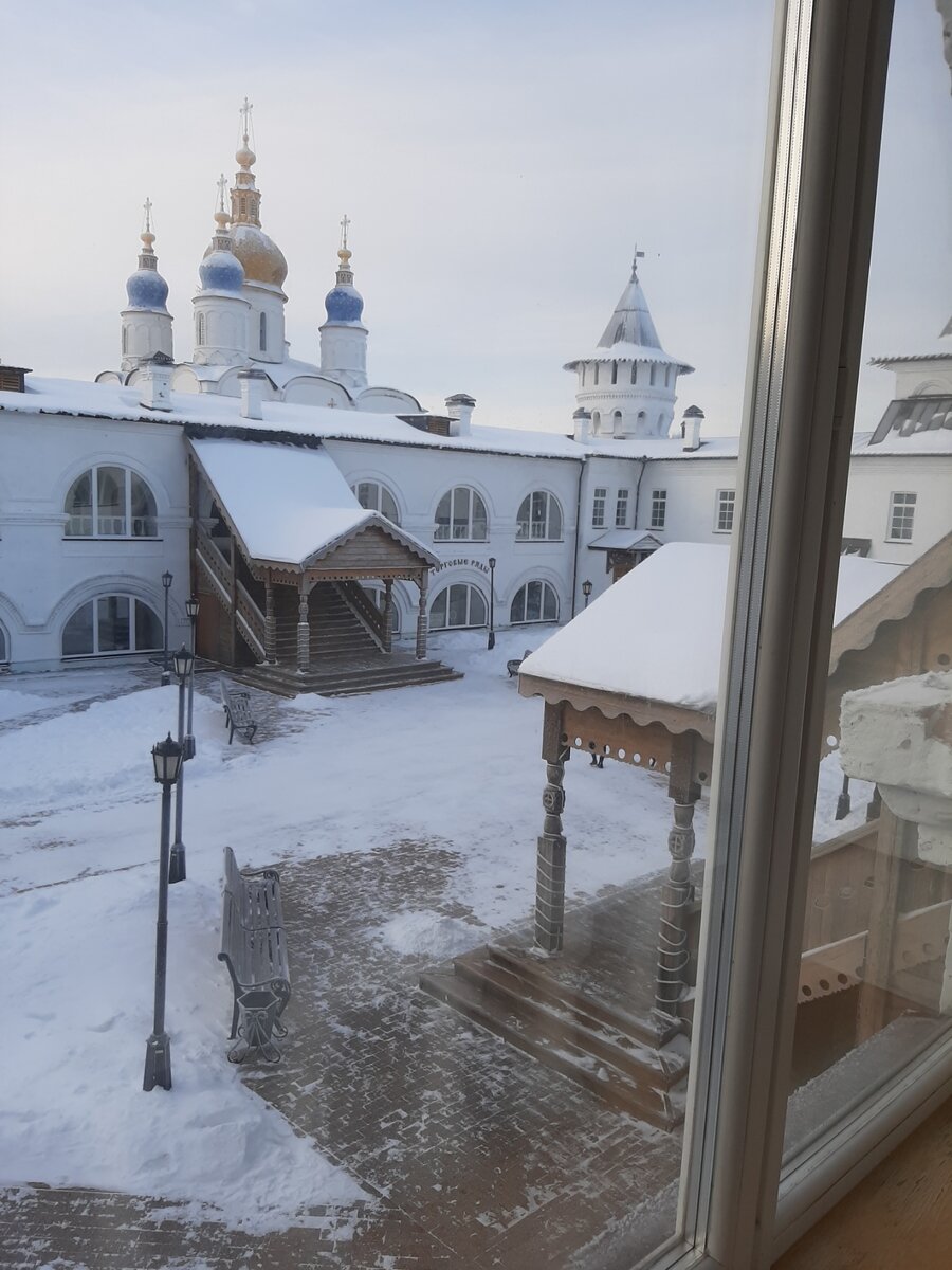 На постой - в палаты каменные, 1703-1706 годов постройки... прямо на территории Кремля... это вам не Хилтон, и не Марриот... здесь история..