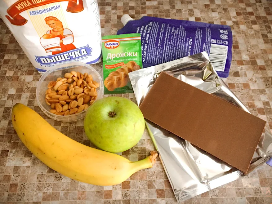 Хотя фрукты в начинке могут быть любыми - хоть те же консервированные ананасы.