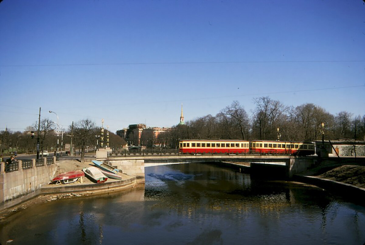 Нея архив. Ленинград 1974. 2-Й садовый мост. Мост через реку. Вид под мостом.