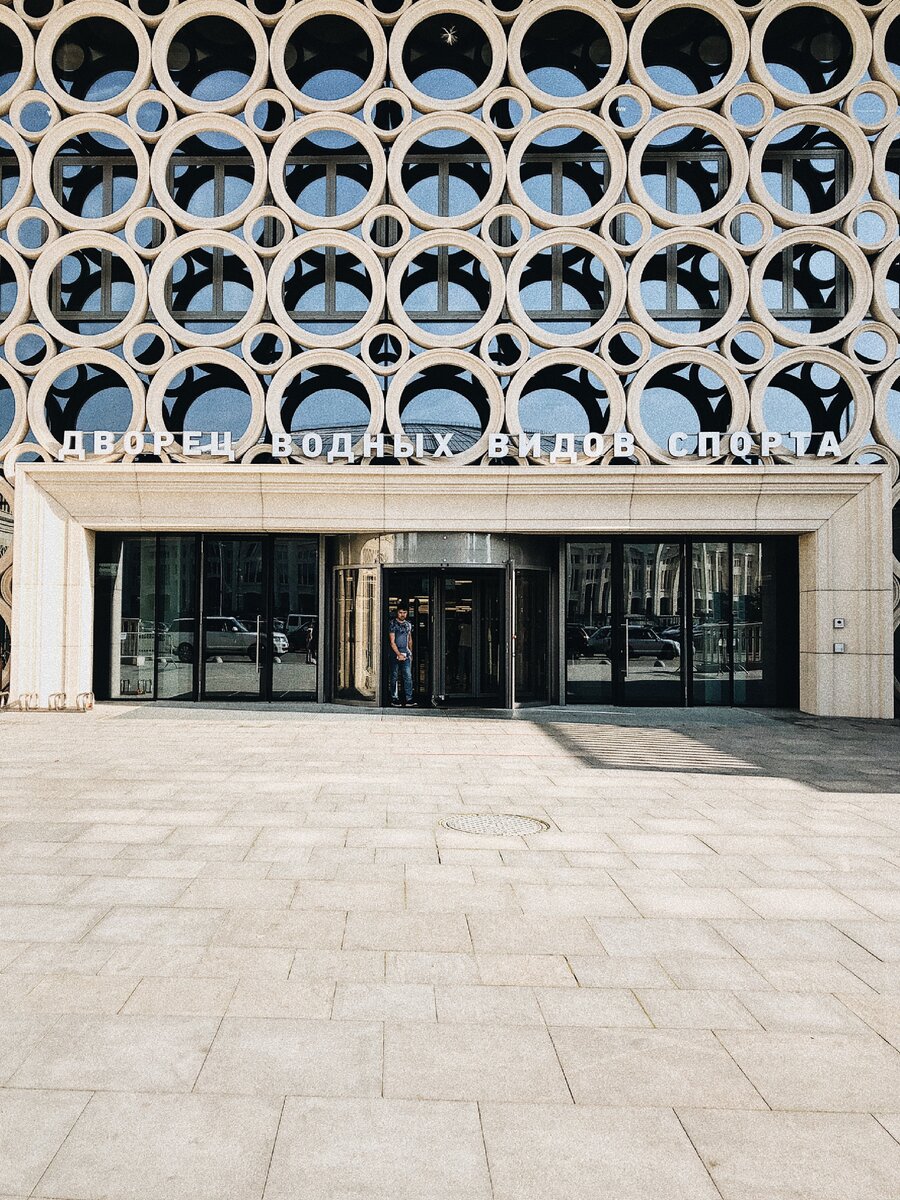 Если идти от МЦК будете проходить красивое здание Дворца водных видов спорта - о нем расскажу в другой раз :)