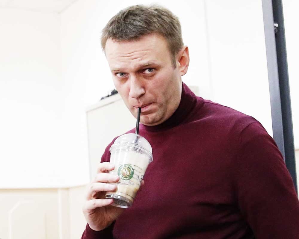 Не пейте что попало и принимайте напитки из рук только проверенных людей. (фото Яндекс.Картинки)