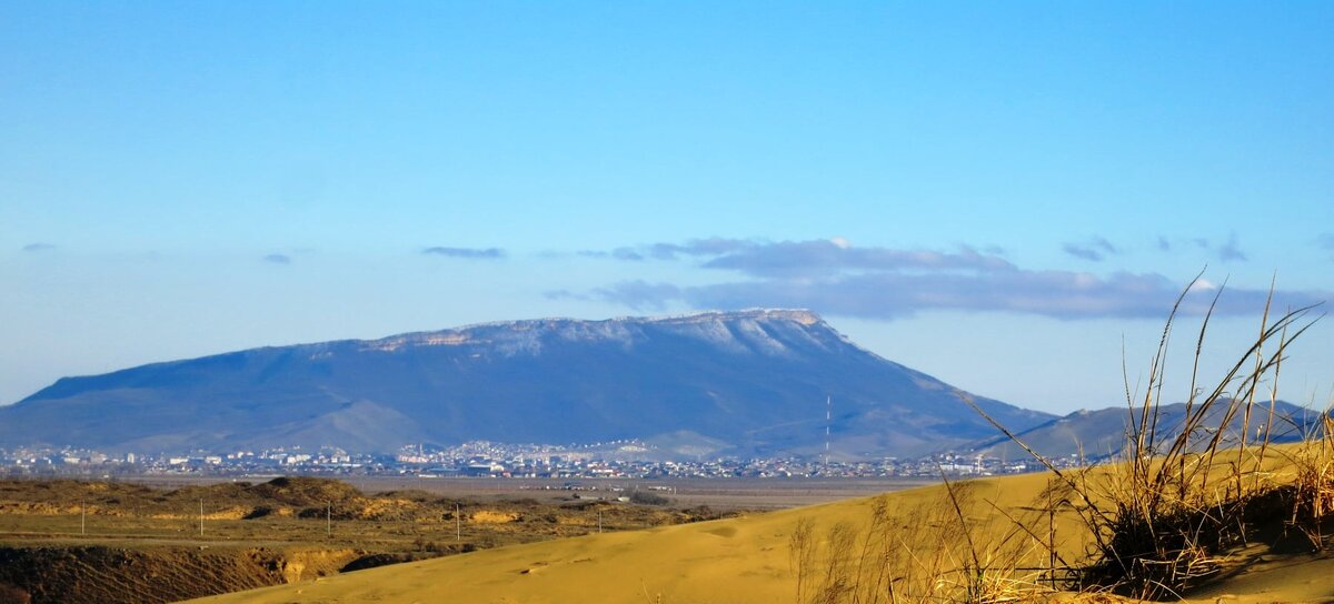 Вид на Тарки-тау с сверной стороны