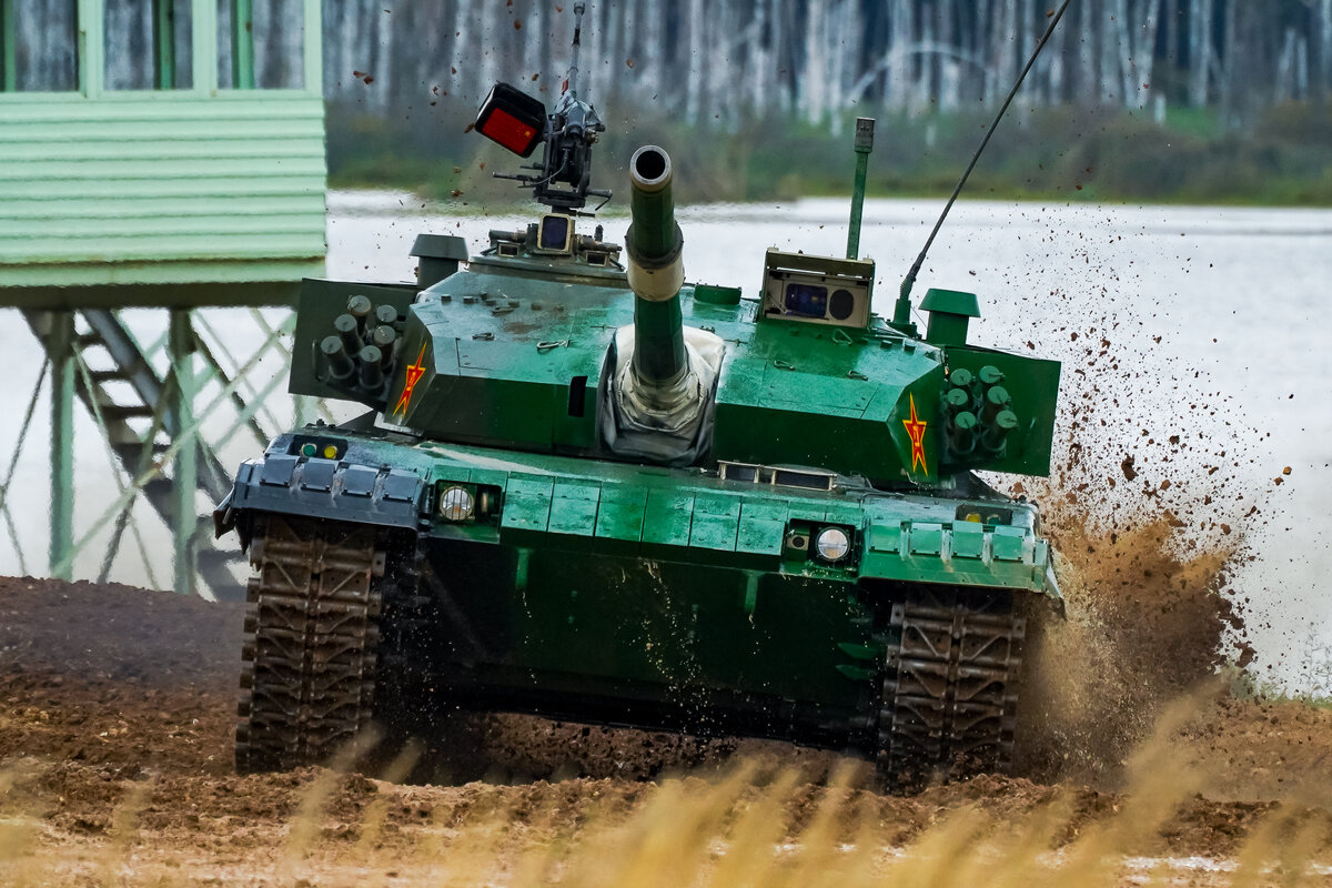 Но нам не терпится поделиться с вами кадрами спортивной борьбы двух танковых школ: советско-российской и китайской!