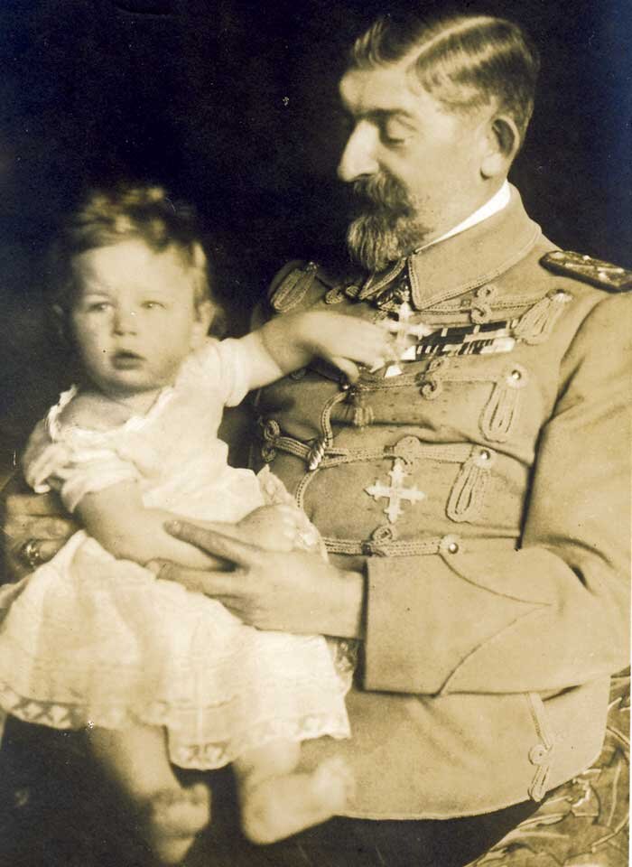 Михай  с дедушкой Фердинандом