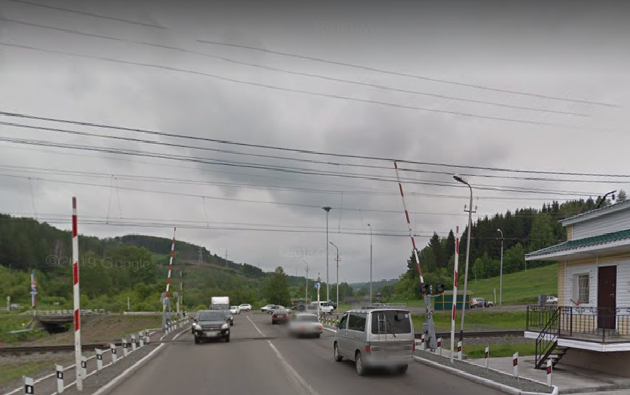 Вот этот переезд, прямо в горах было стрельбище, направо дорога в Калтан, а на лево в Шушталеп