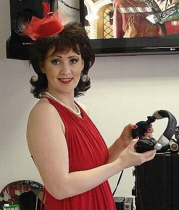 Я- ведущая тематической вечеринки. 