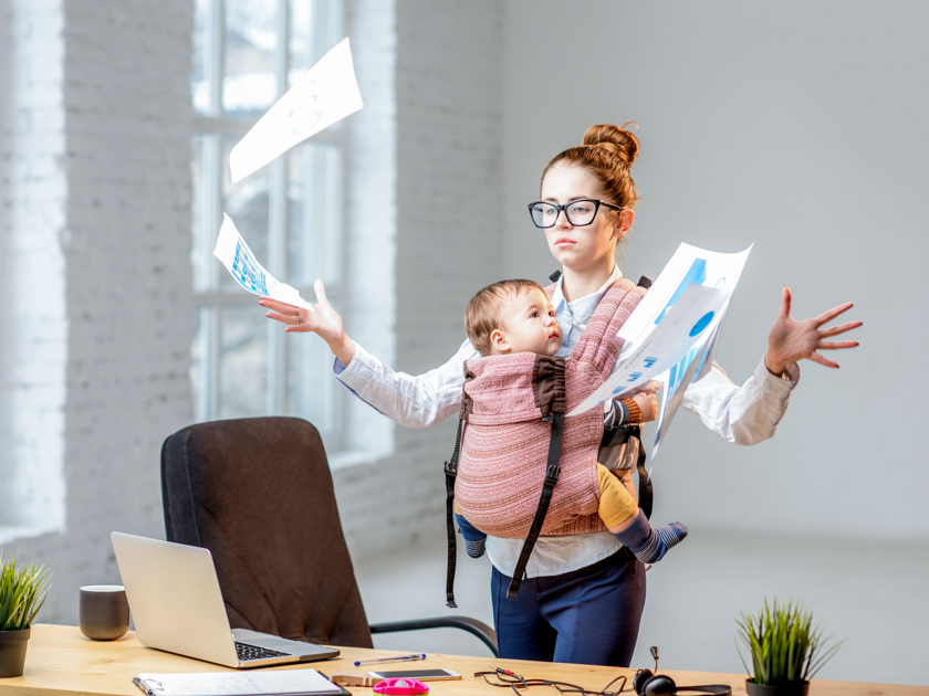 Ближе к реальности. Потому что в ней ты как раз забиваешь на отчет и идешь успокаивать ребенка, а потом себя