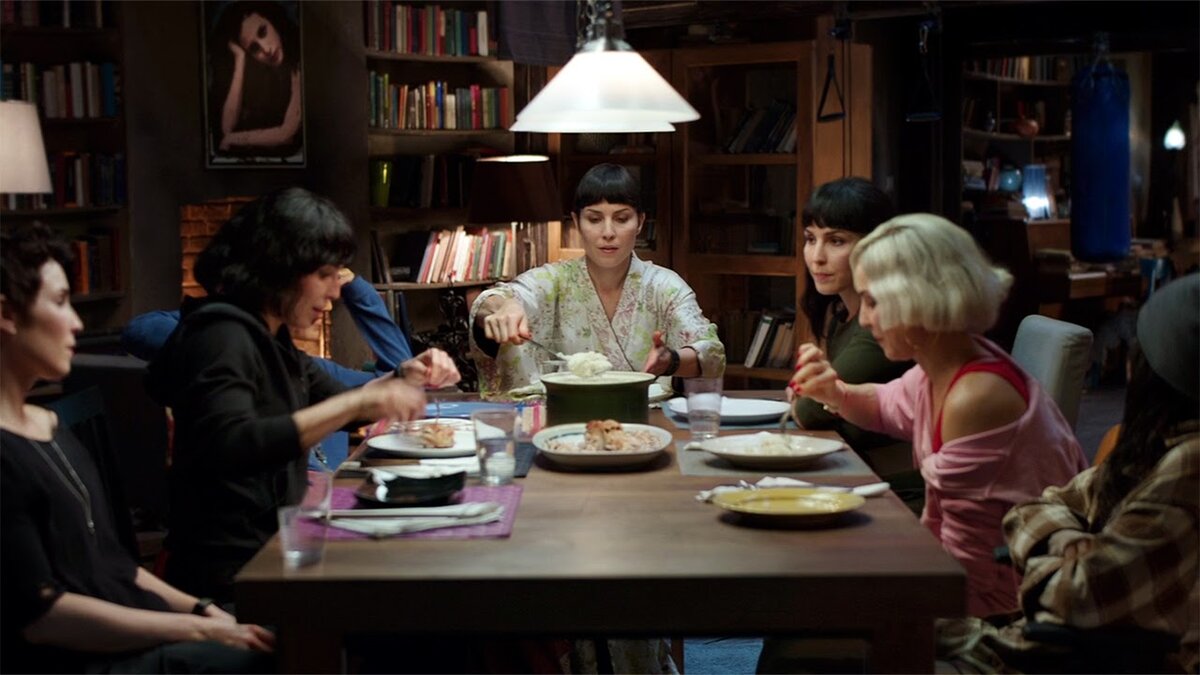 Нуми Рапас в фильме “Тайна семи сестер” 