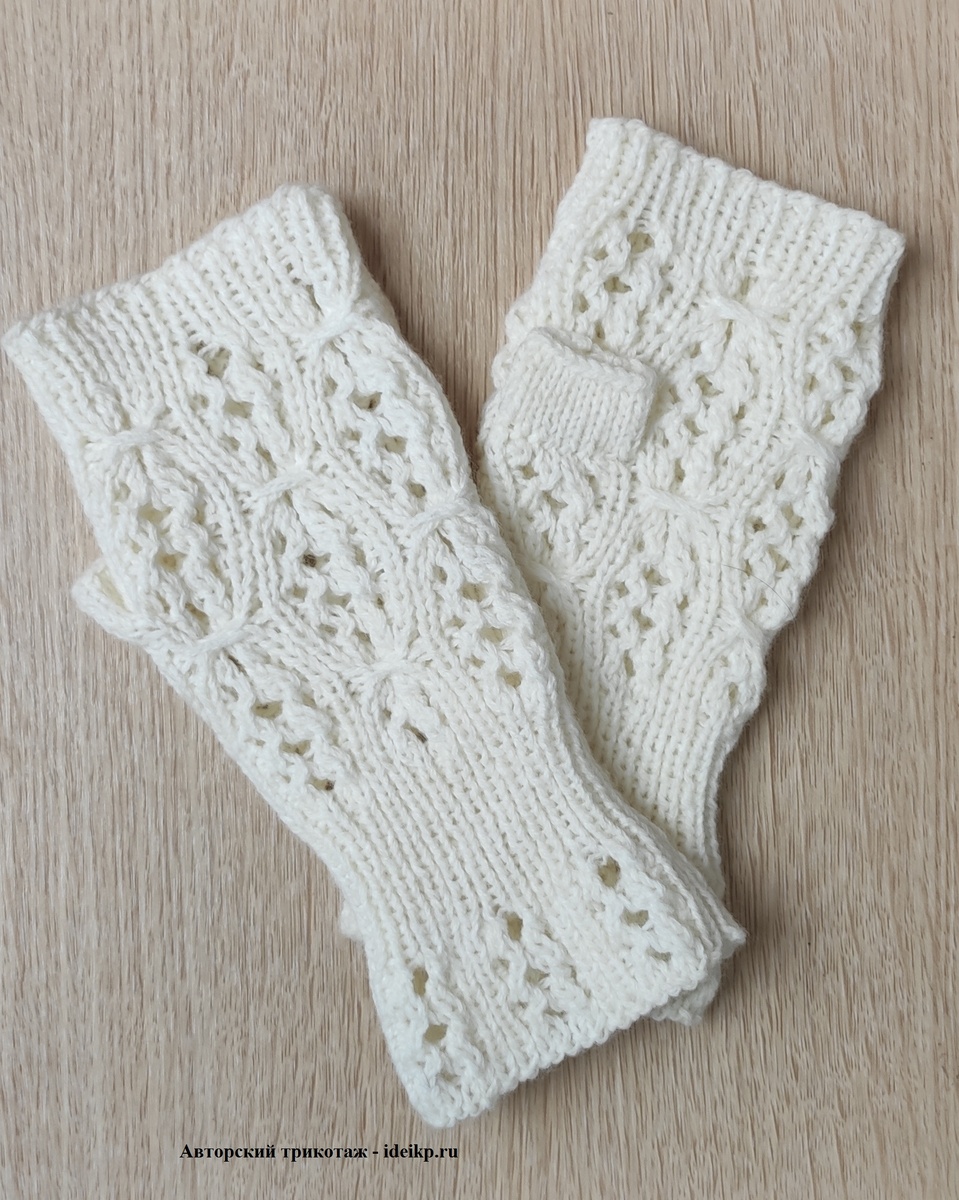 Ravelry: Breath of Autumn mittens pattern by Dina Kashirina