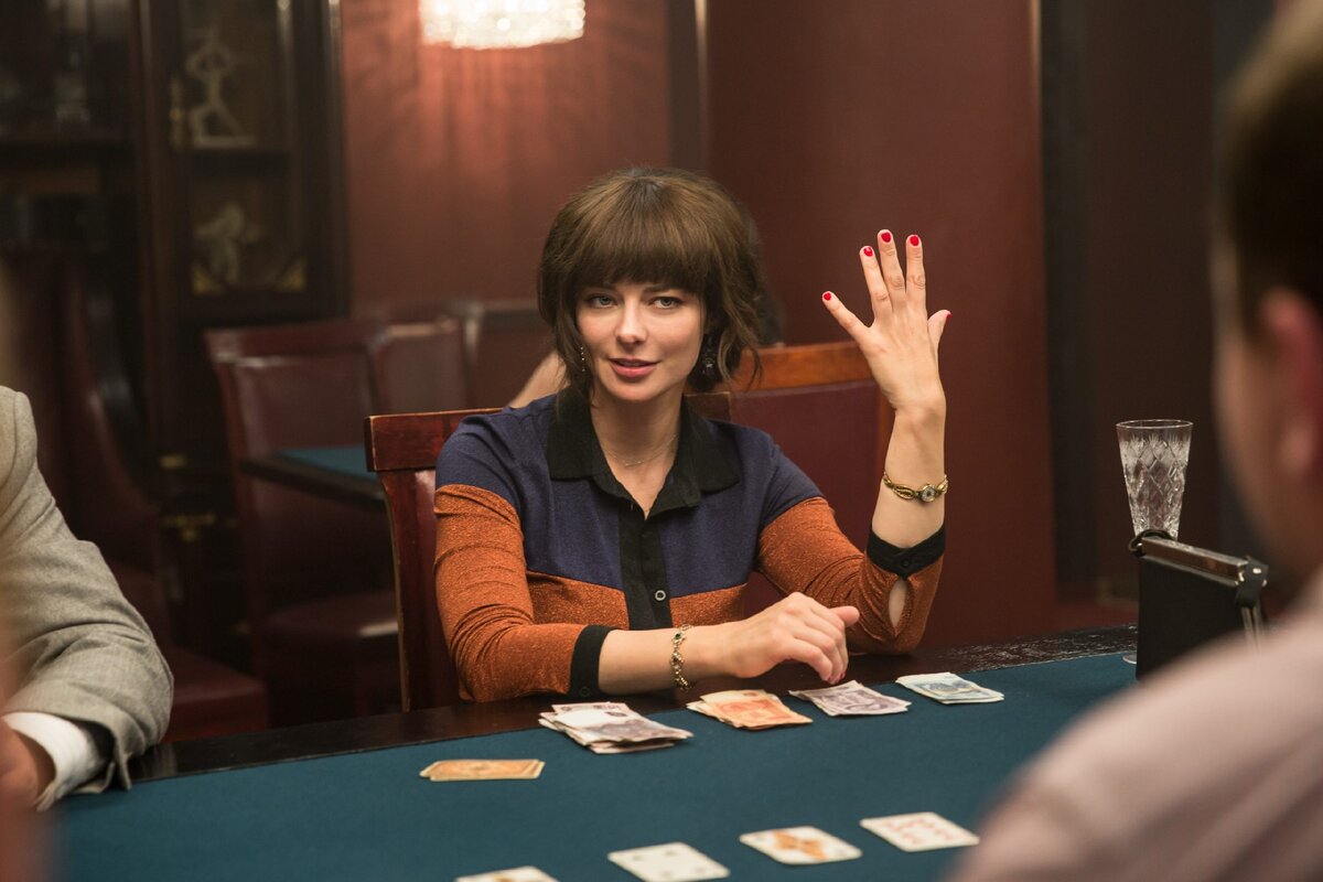 Особенно меня поражают эти маникюры. Знатоки жизни в СССР, ответьте, насколько распространен был лак для ногтей в то время?