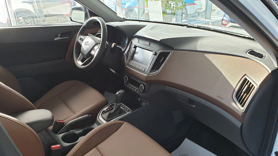 Brown pack однозначно исправляет ситуацию с унылым салоном Креты