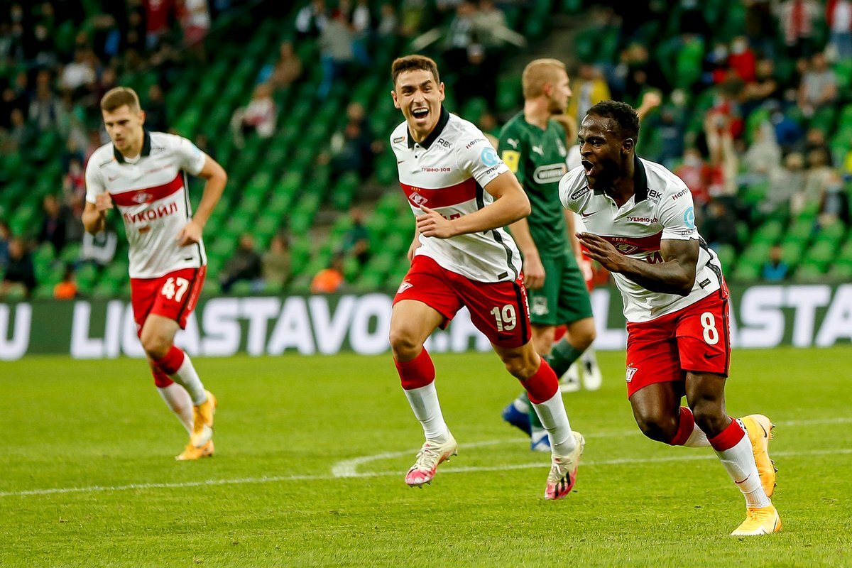 Виктор Мозес забивает решающий гол Краснодару. Фото из интернета.