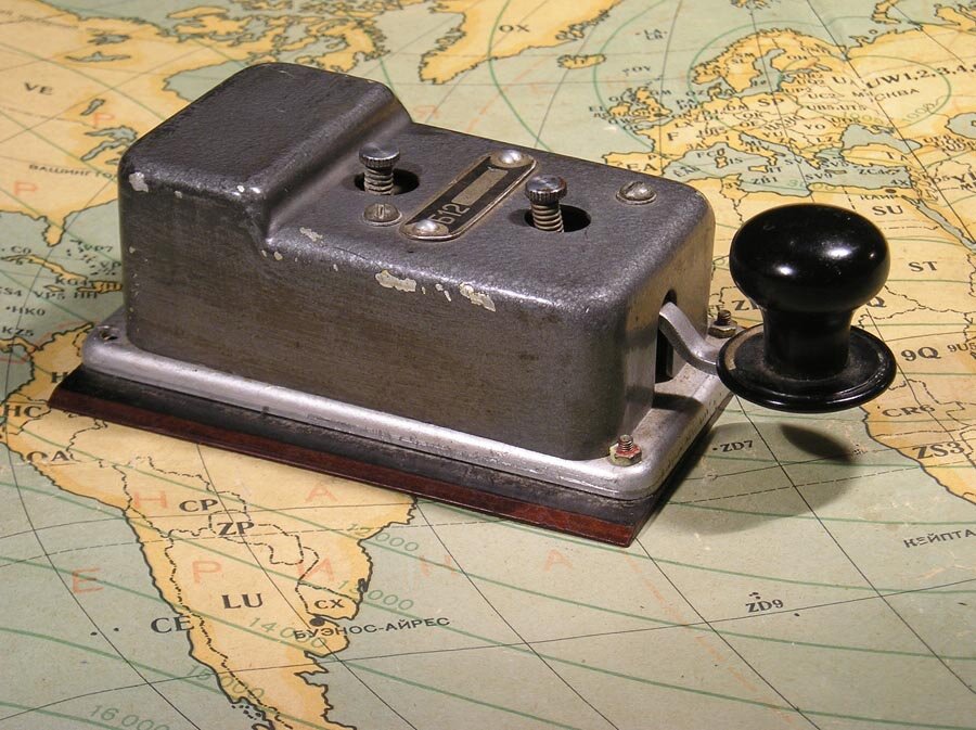 старичок потрепанный временем