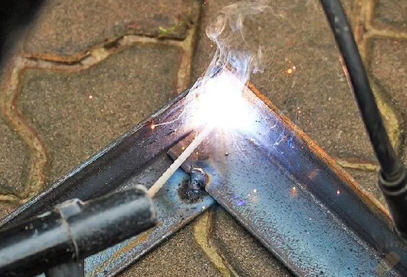Сколько денег «съест» бытовая сварка, если сжечь пачку электродов ...