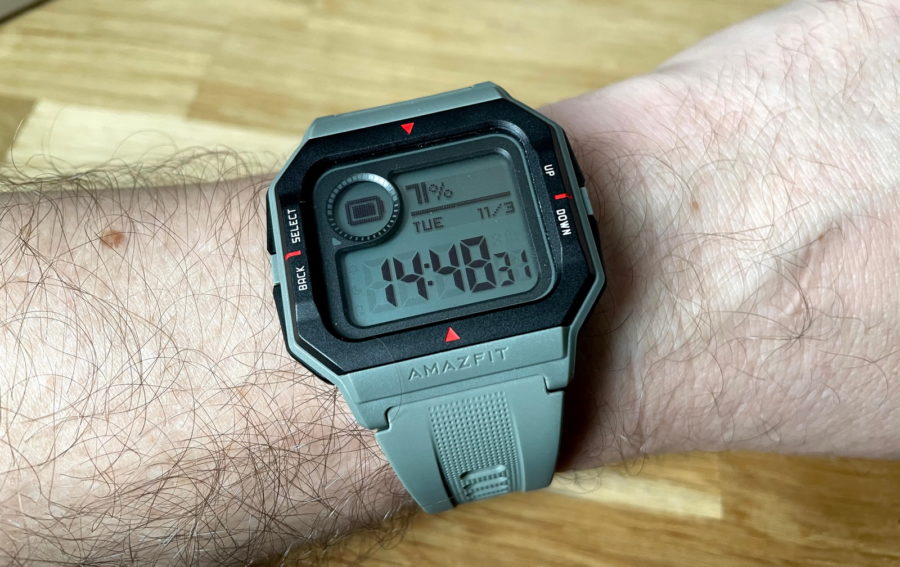 Умные часы за 3 тысячи рублей маскируются под обычные. Обзор Amazfit Neo2