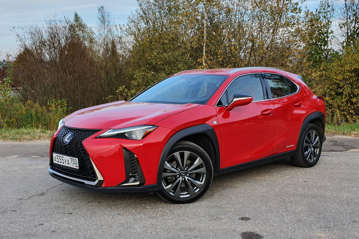 Lexus UX 250h F-Sport. Фото CarExpert.ru
