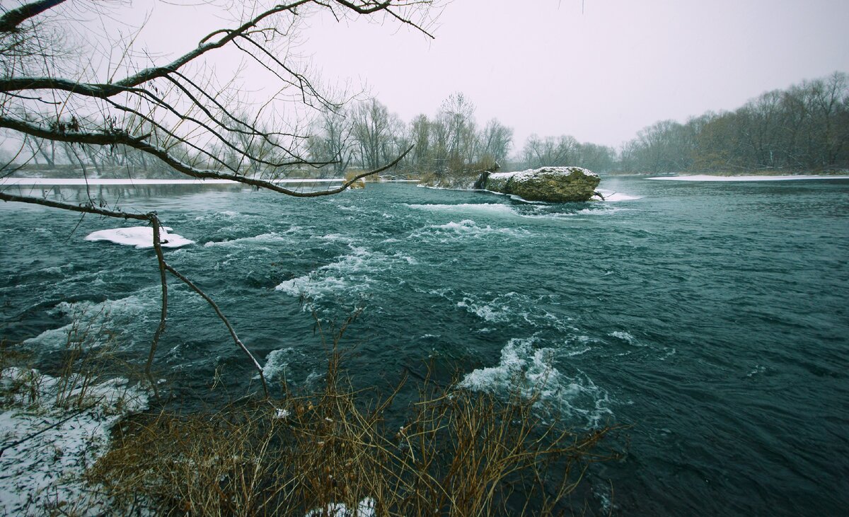 "Бурная река"